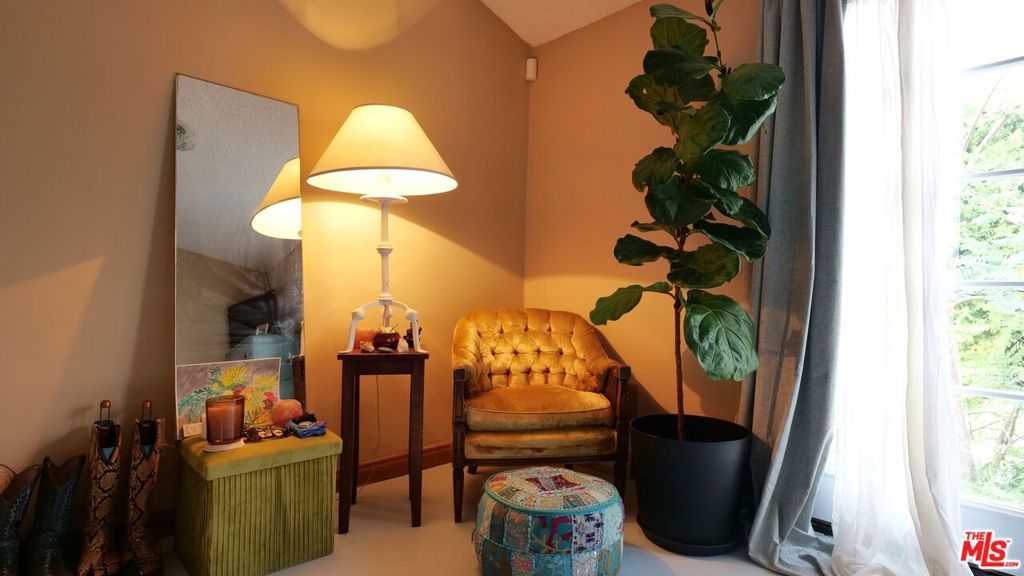 Photo of 11282 Dona Lola Drive, Studio City, CA 91604 (MLS # 26634857)