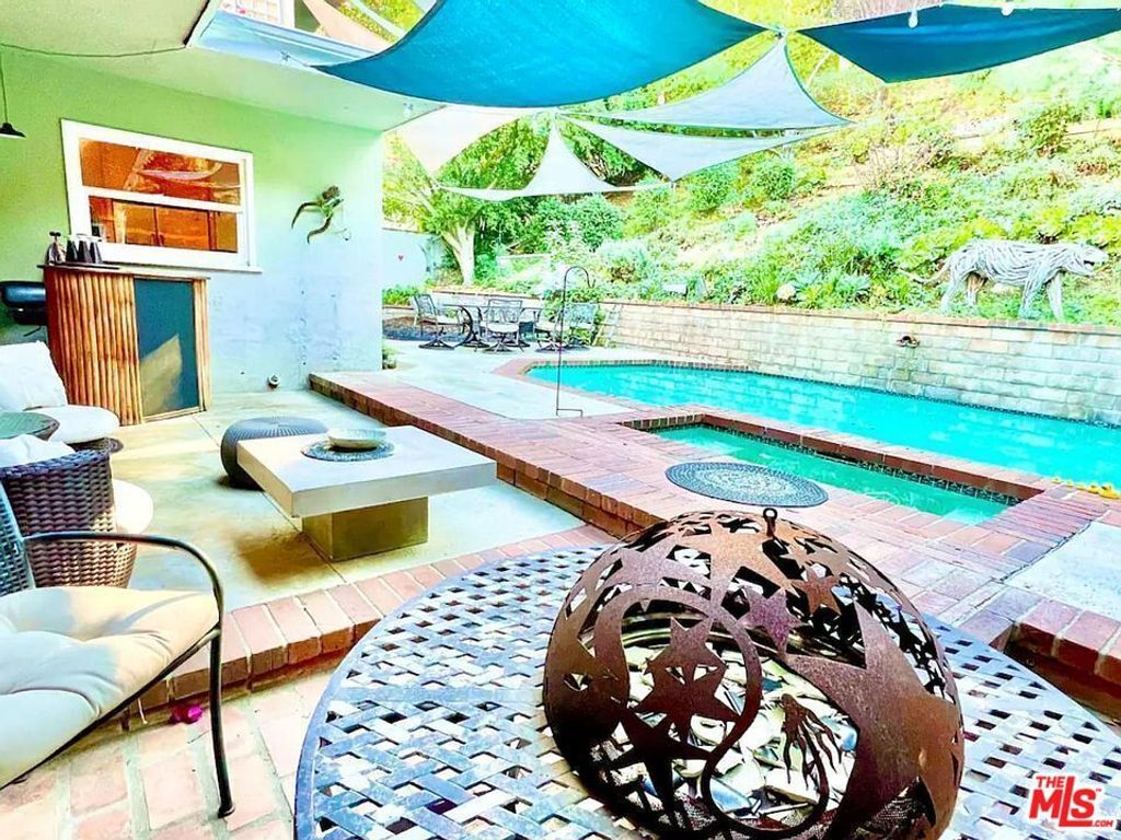 Photo of 11282 Dona Lola Drive, Studio City, CA 91604 (MLS # 26634857)