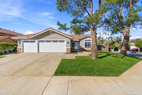 Photo of 33630 Brushy Hollow Dr, Yucaipa, CA 92399 (MLS # CV25253919)