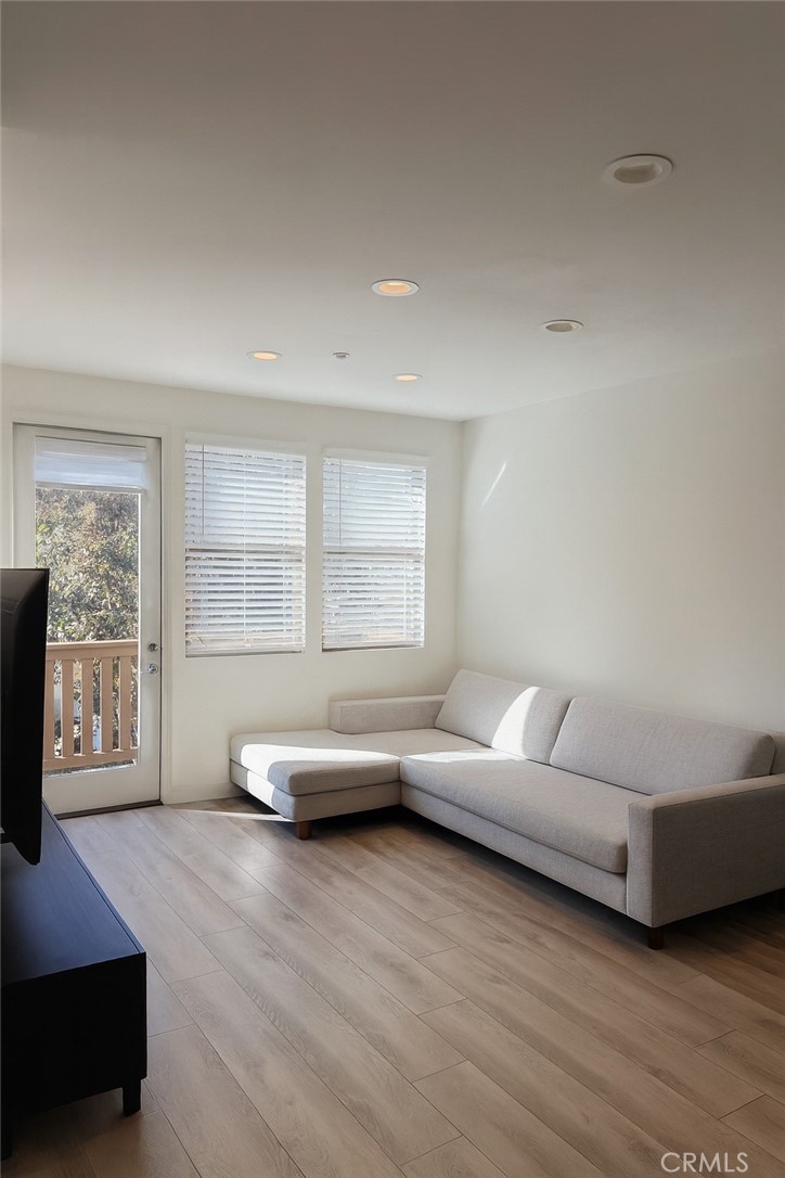 2829 W Edinger Avenue