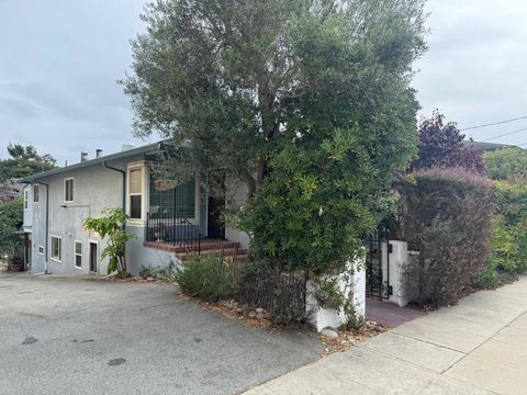 Photo of 429 Larkin Street #A, Monterey, CA 93940 (MLS # ML82025955) Photo of 429 Larkin Street #A, Monterey, CA 93940 (MLS # ML82025955)