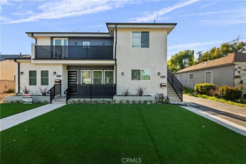 Photo of 6051 Teesdale Avenue, Valley Glen, CA 91606 (MLS # SR26153424)