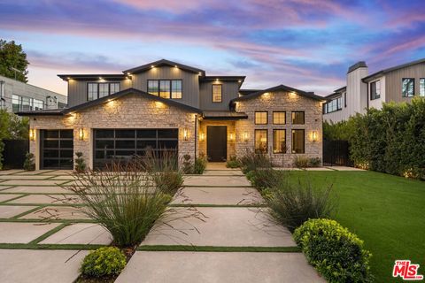 Photo of 11554 Chiquita Street, Studio City, CA 91604 (MLS # 26641115)