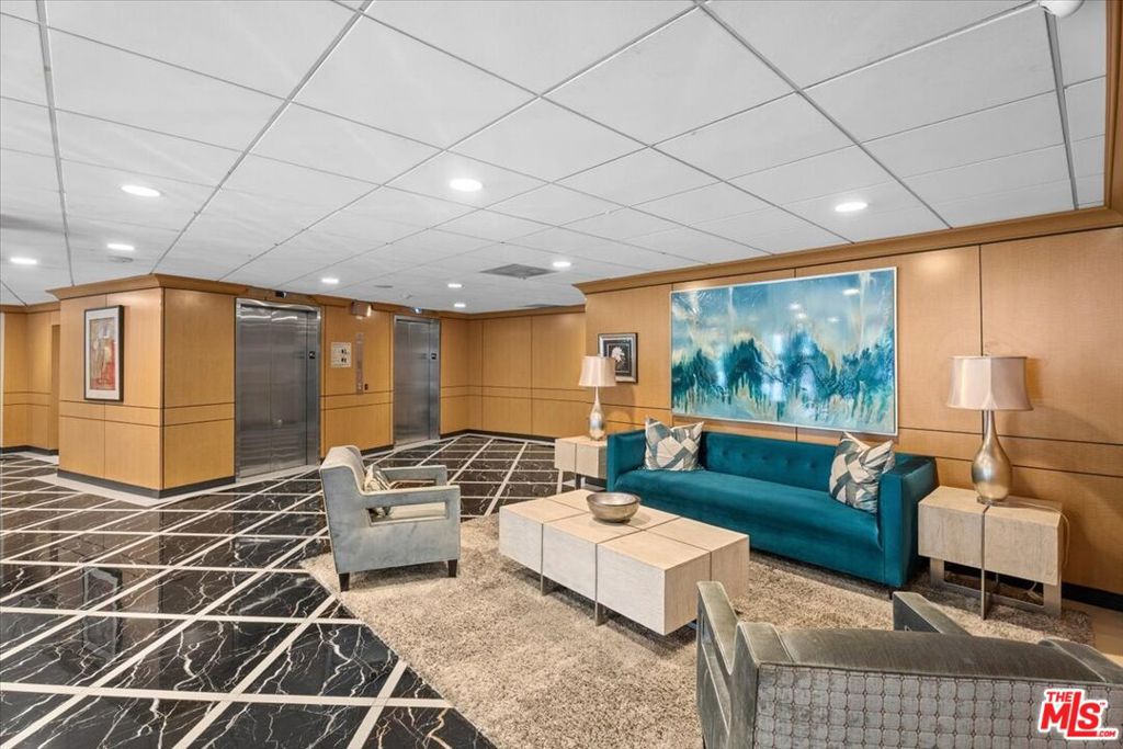 100 S Doheny Drive 609