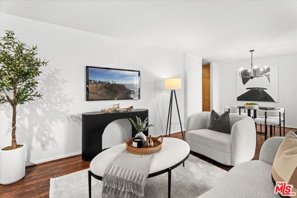 100 S Doheny Drive 609