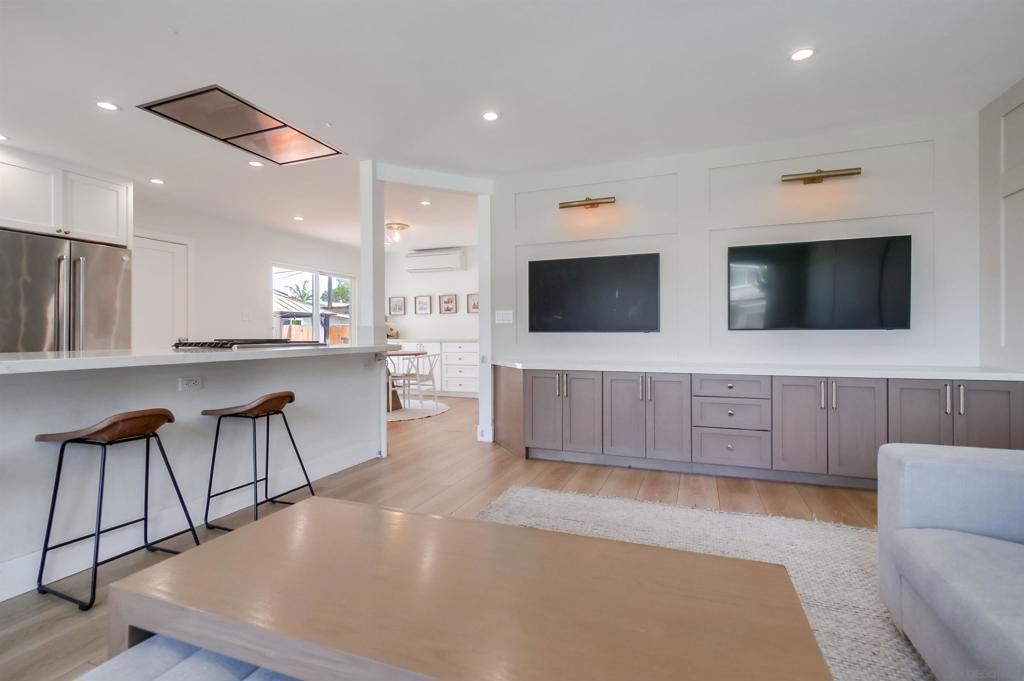 3551 Ben St