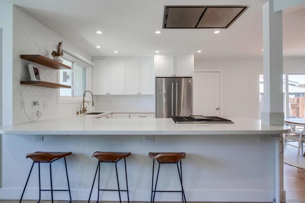 3551 Ben St