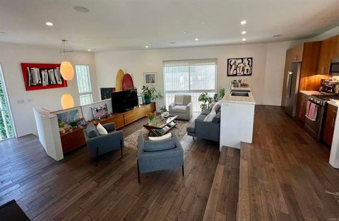 2851 N Buzz Ct Los Angeles CA 90039