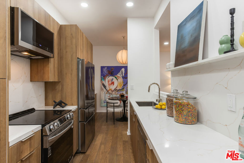 511 San Vicente Boulevard 106