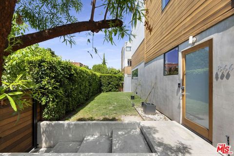 Photo of 866 S Wilton Place, Los Angeles, CA 90005 (MLS # 25613909)