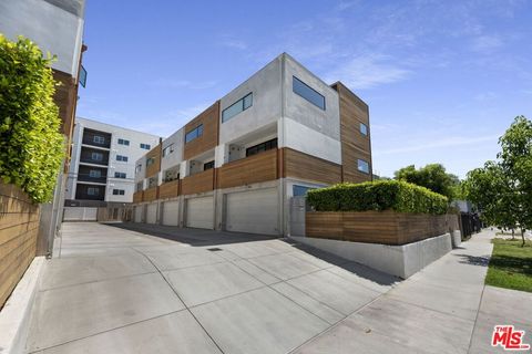 Photo of 866 S Wilton Place, Los Angeles, CA 90005 (MLS # 25613909)