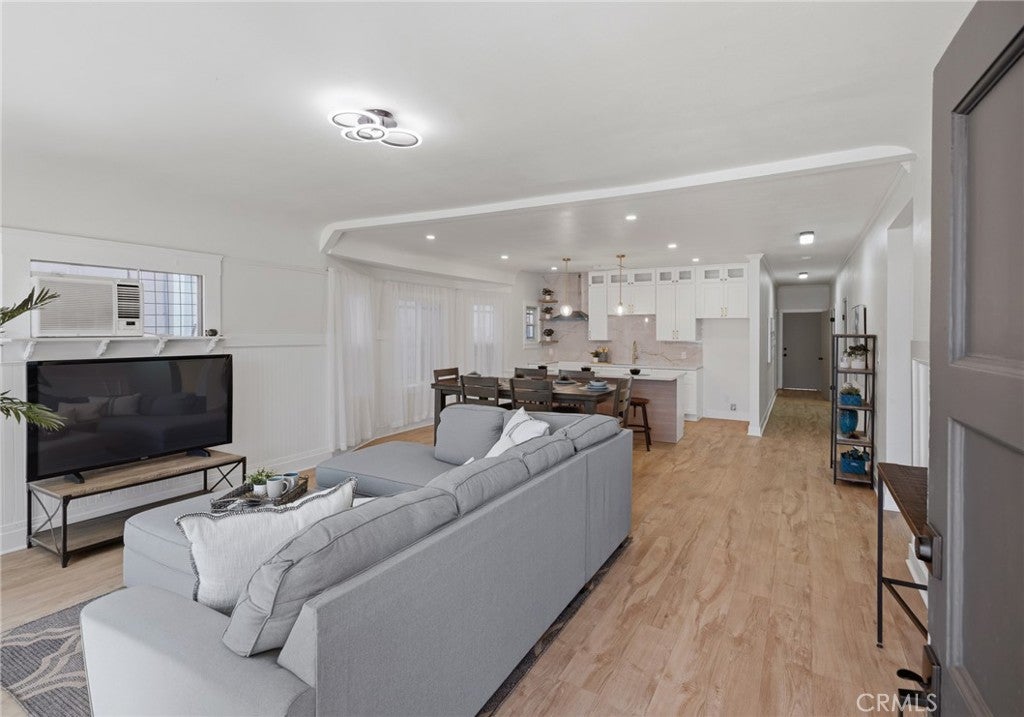 658 W 7th