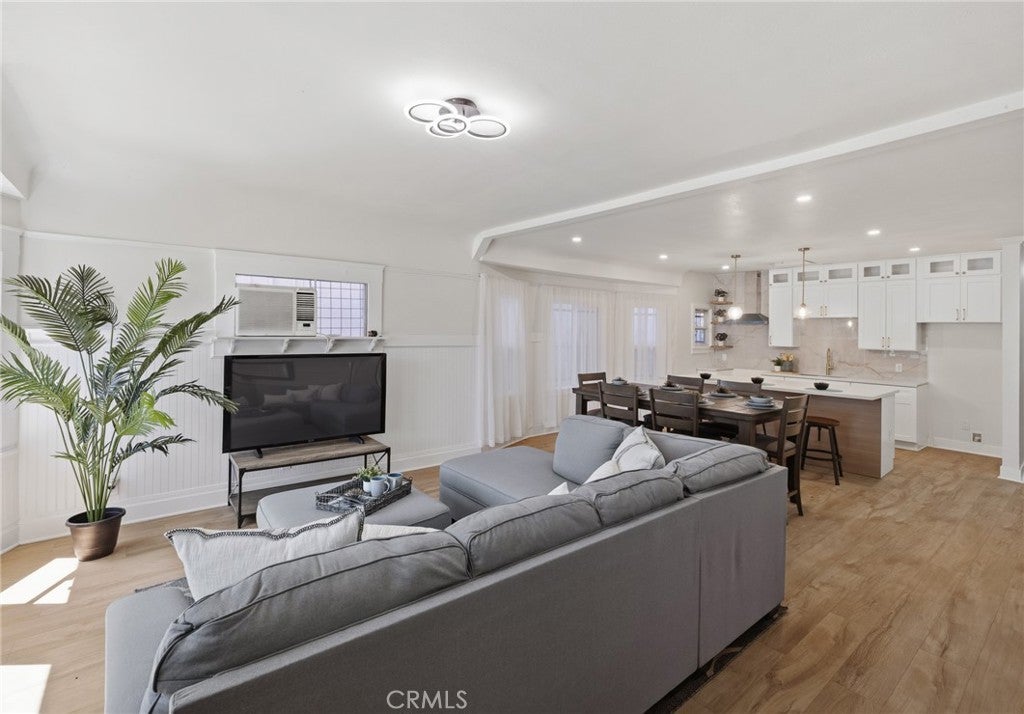 658 W 7th