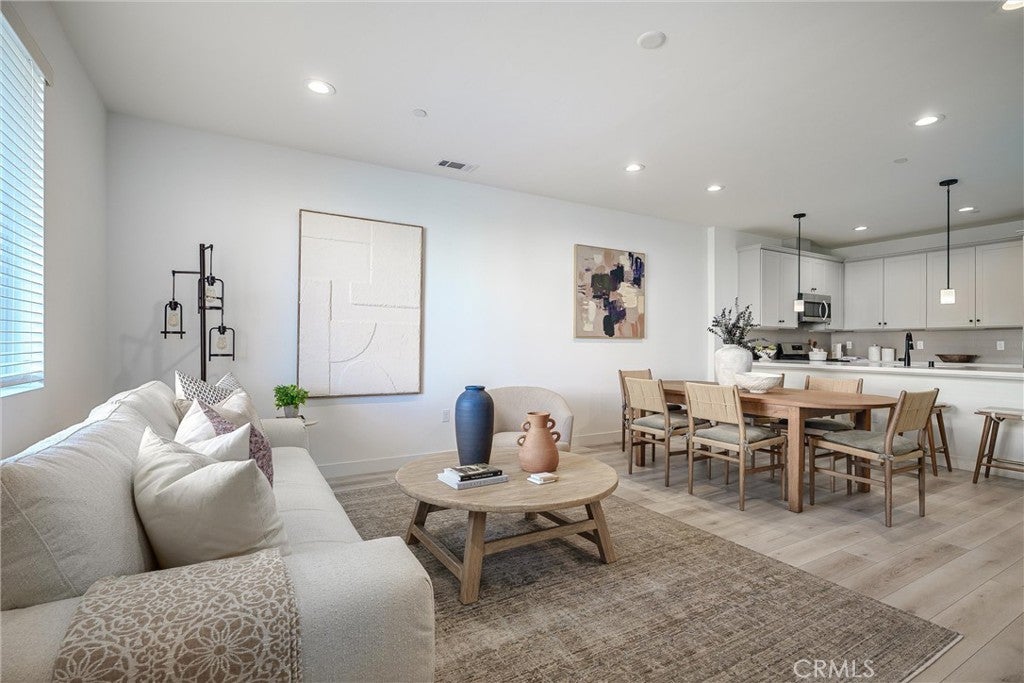 1037 Tiburon Way