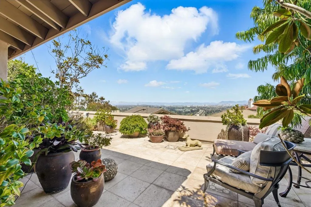 La Jolla, California 92037, United States, 3 Bedrooms Bedrooms, ,3 BathroomsBathrooms,Residential,Active,110524