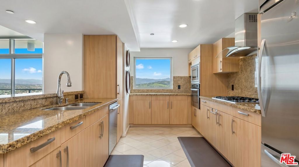 13650 Marina Pointe Drive 1207