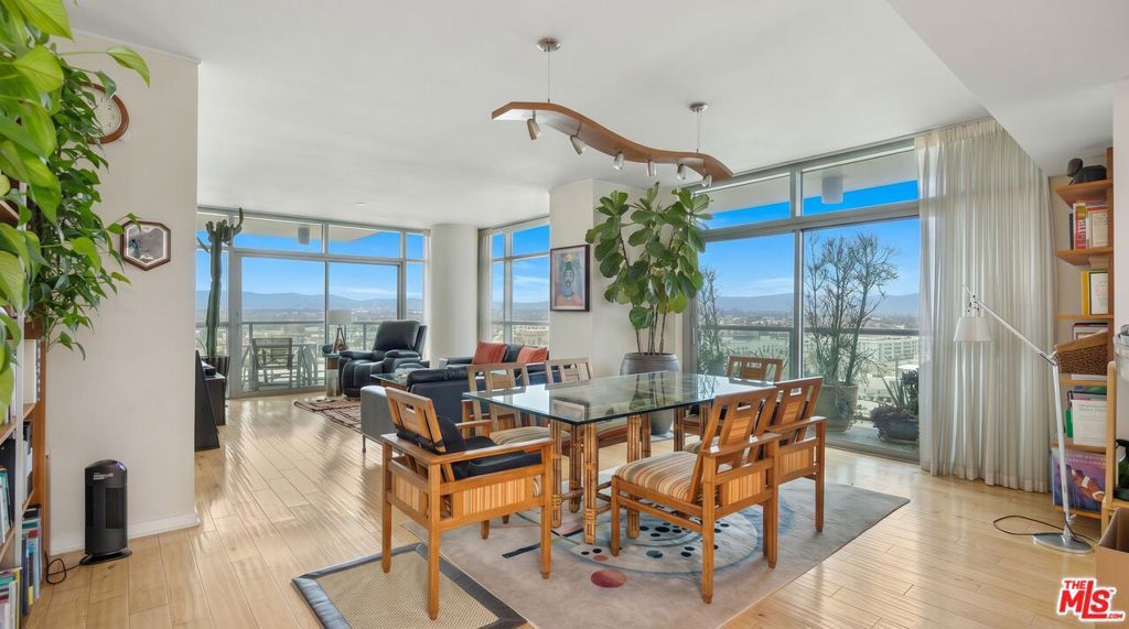 13650 Marina Pointe Drive 1207