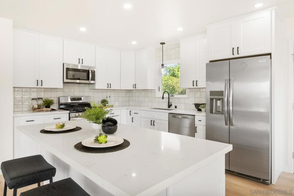 9484 86 La Cuesta Dr