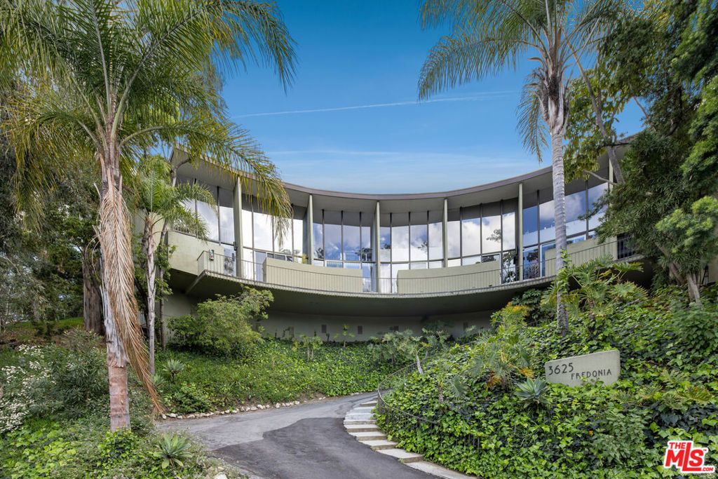 Photo of 3625 Fredonia Drive #1, Los Angeles, CA 90068 (MLS # 25593913)