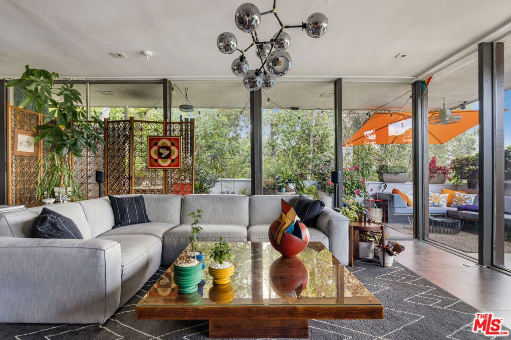 Photo of 3625 Fredonia Drive #1, Los Angeles, CA 90068 (MLS # 25593913)