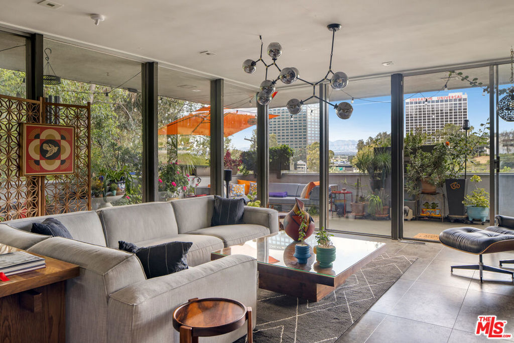 Properties 3 3625 Fredonia Drive 1