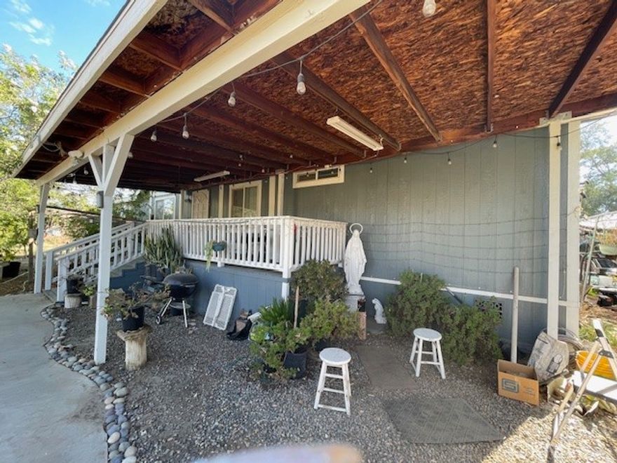 Looking for a quite area with beautiful and lush green landscaping for this house of 4 bedrooms, 2 full baths and car ports which can park up to 8 cars!

Fences and gate are surround the property.

It is available to move in from Nov 01, 2025 or sooner if need.