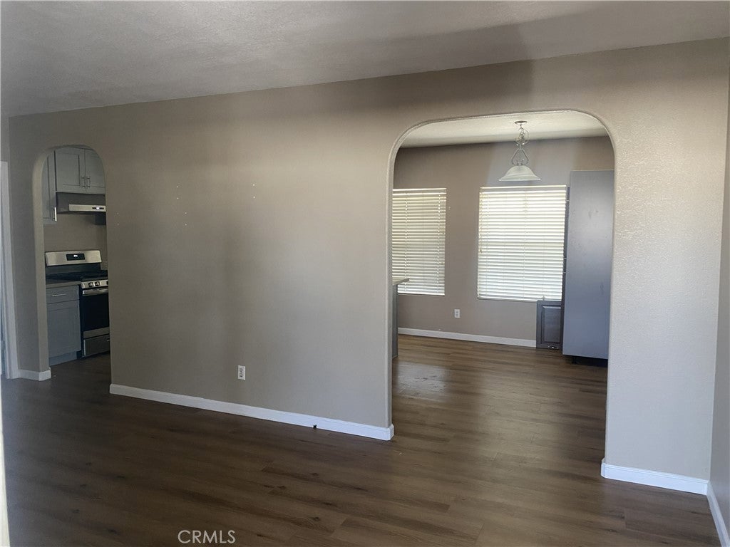 1155 S Riverside Drive 76