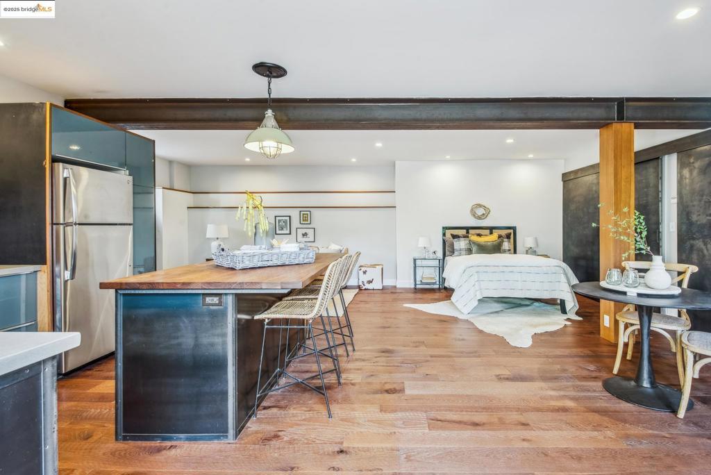 UPPER LAKESHORE - Residential