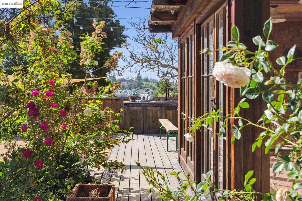 UPPER LAKESHORE - Residential