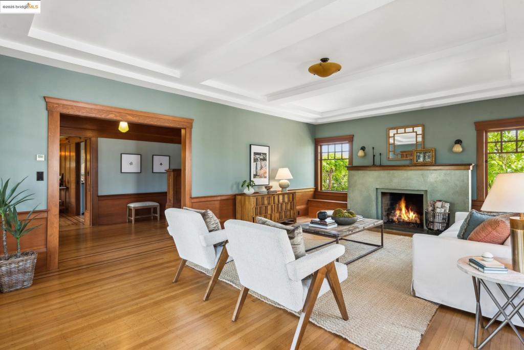 UPPER LAKESHORE - Residential