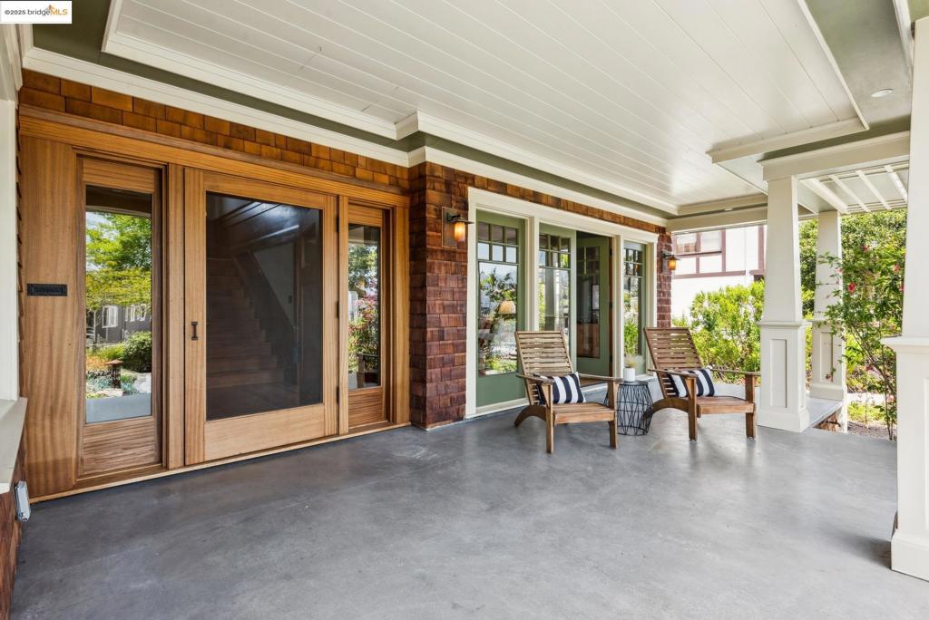 UPPER LAKESHORE - Residential