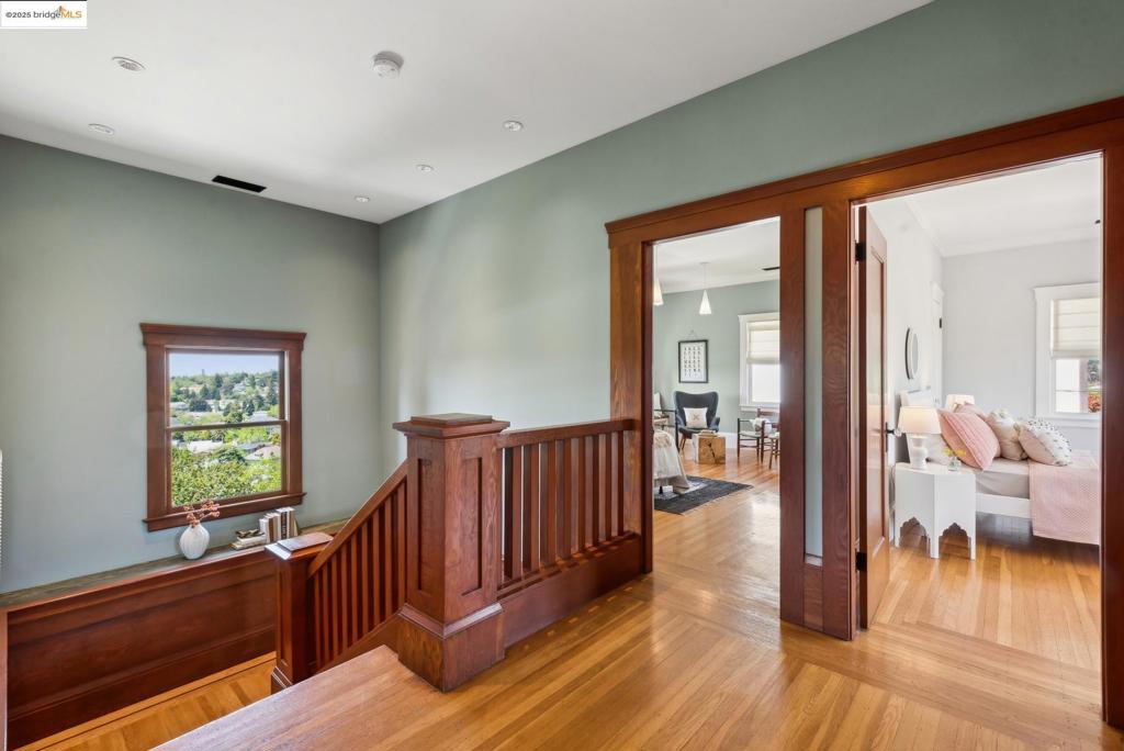 UPPER LAKESHORE - Residential