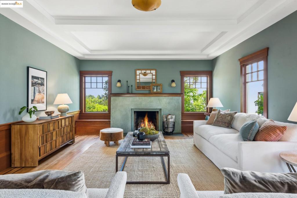 UPPER LAKESHORE - Residential