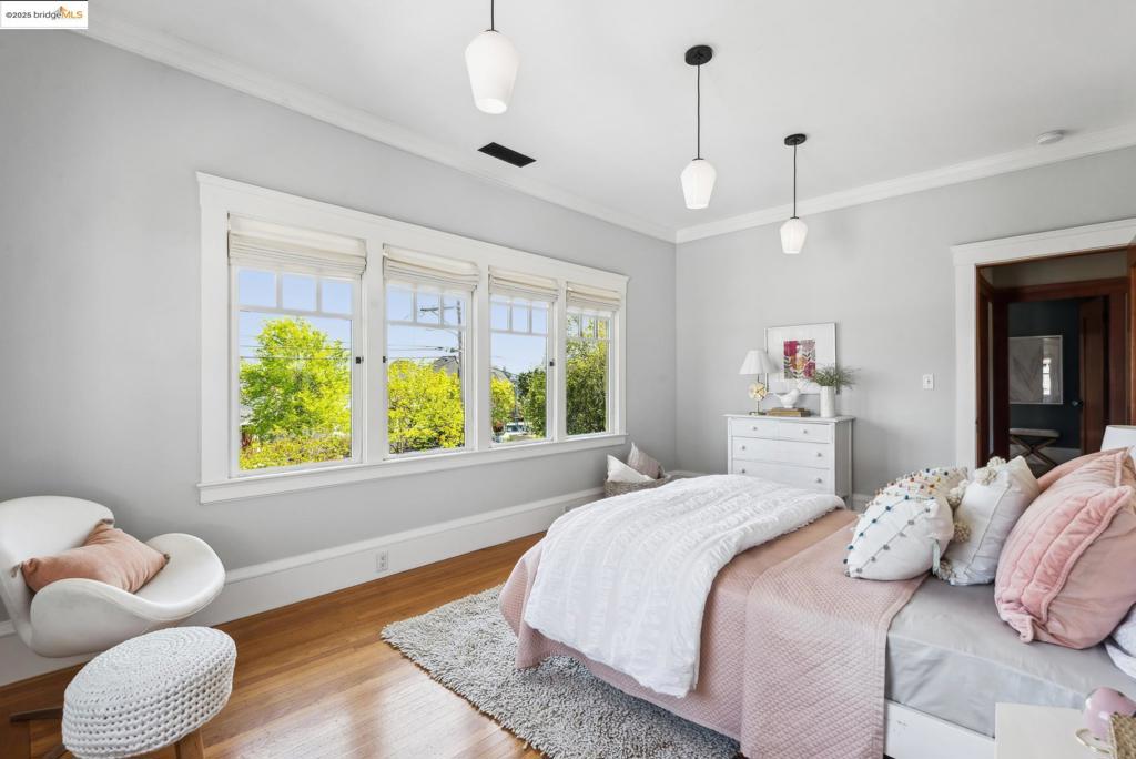 UPPER LAKESHORE - Residential