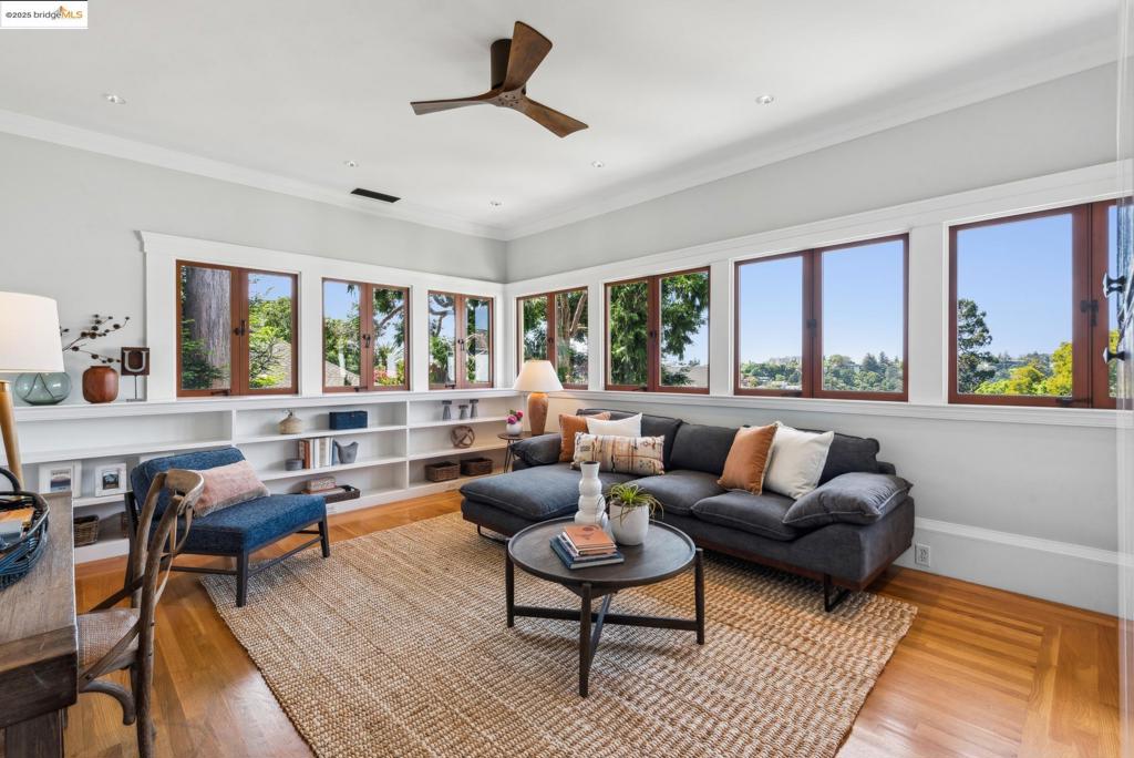 UPPER LAKESHORE - Residential