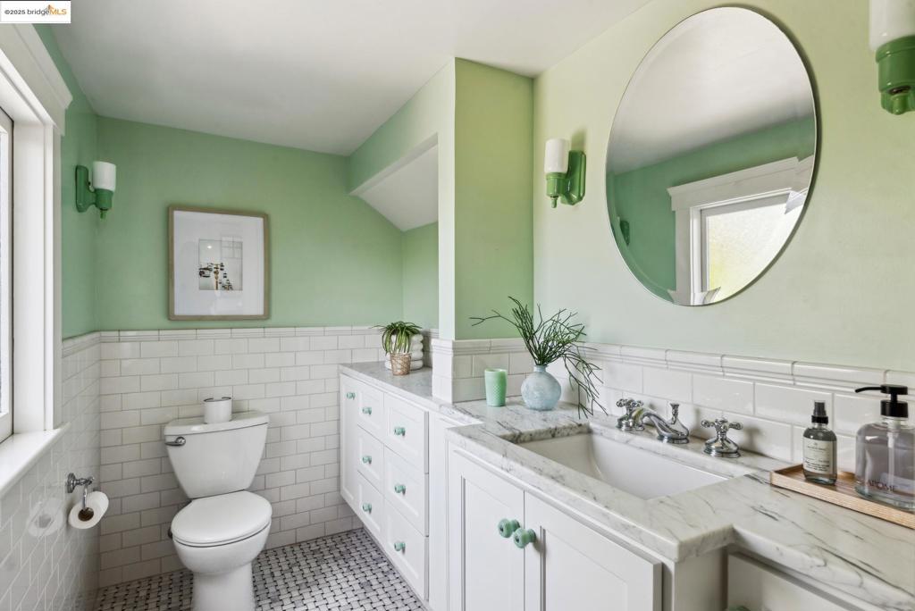 UPPER LAKESHORE - Residential