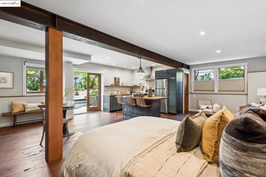 UPPER LAKESHORE - Residential