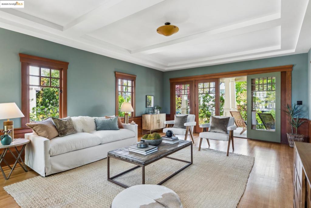 UPPER LAKESHORE - Residential