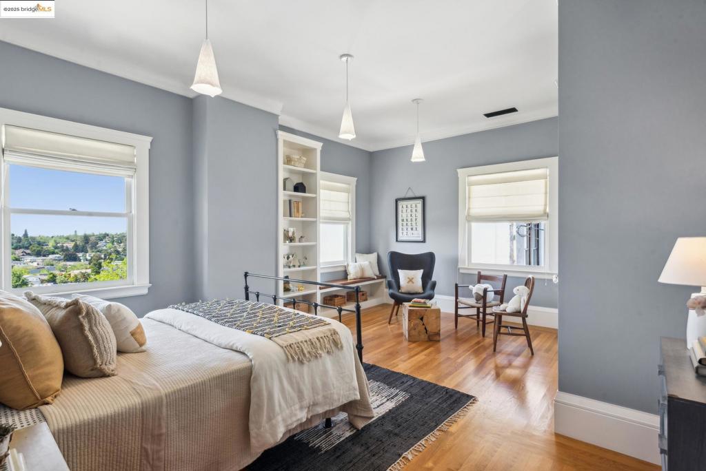 UPPER LAKESHORE - Residential