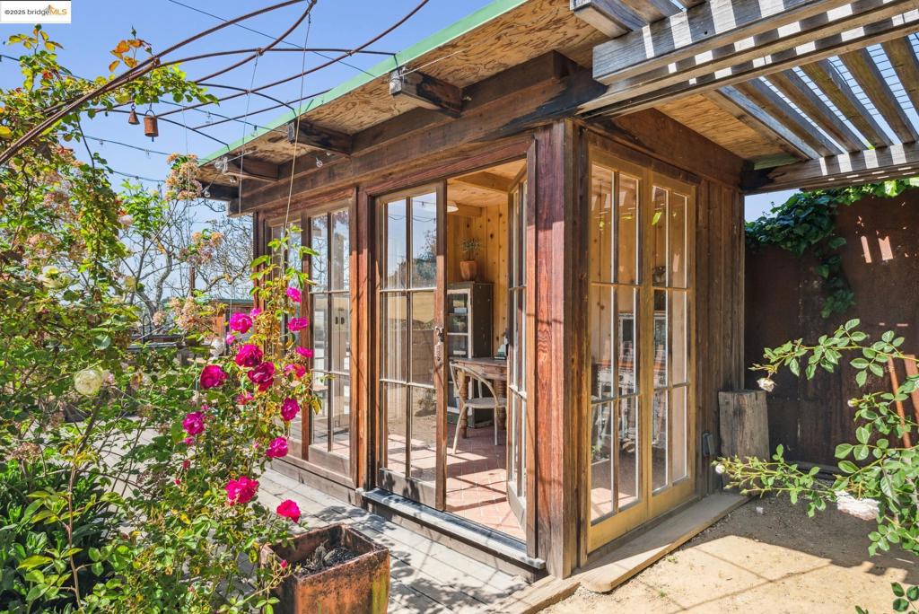 UPPER LAKESHORE - Residential