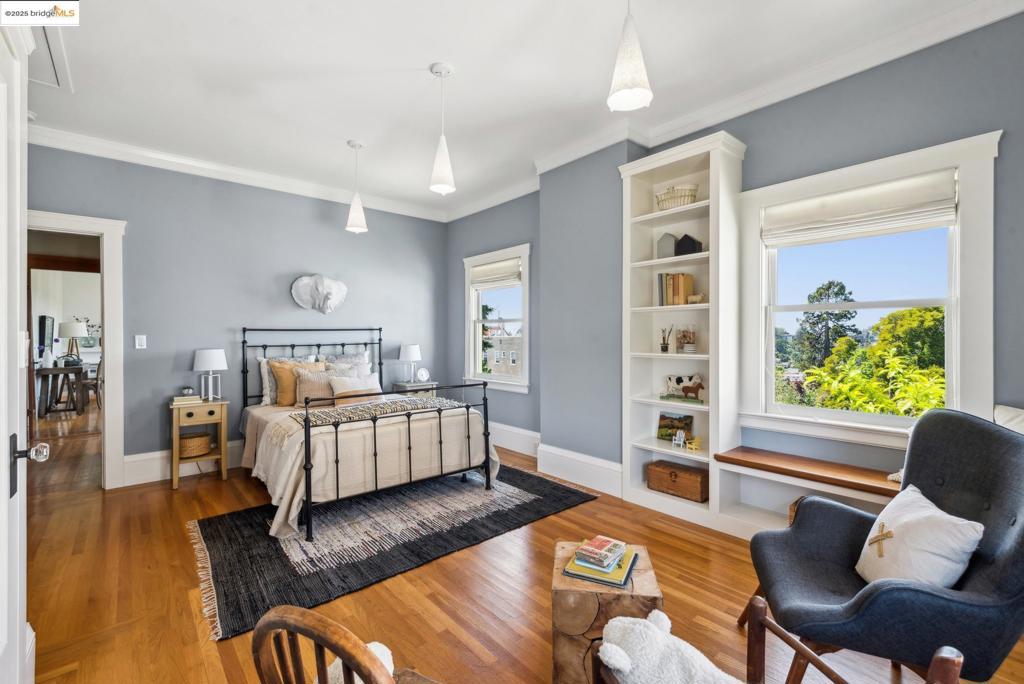 UPPER LAKESHORE - Residential