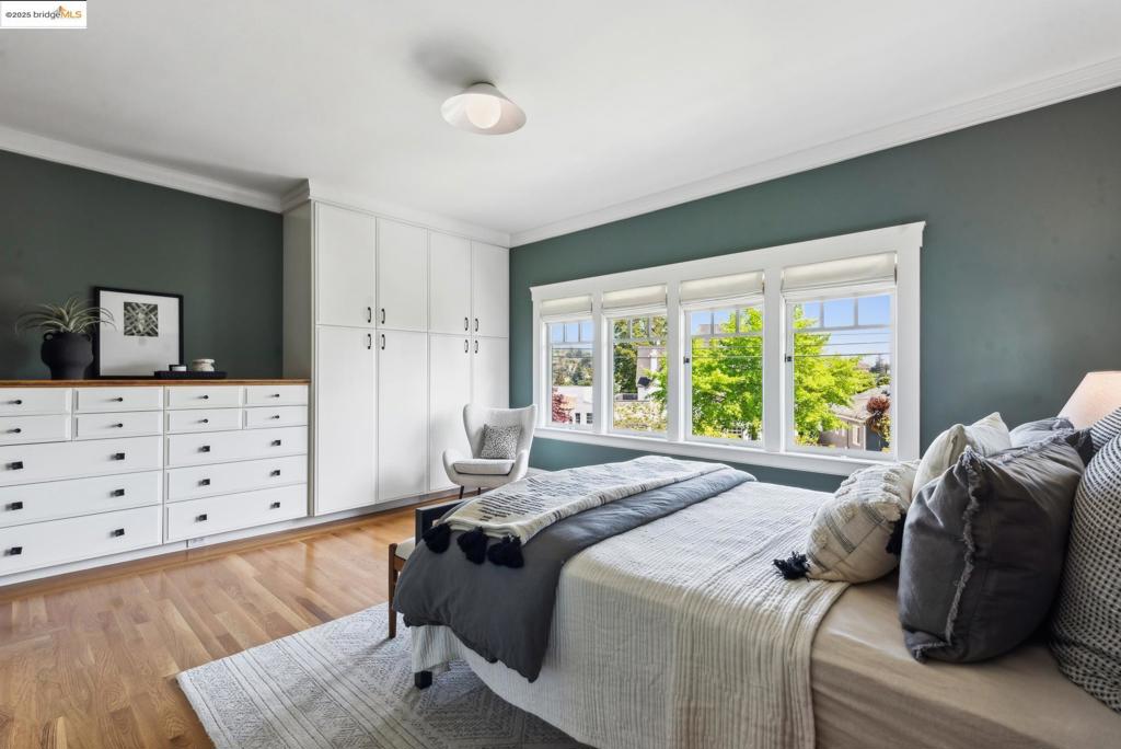 UPPER LAKESHORE - Residential