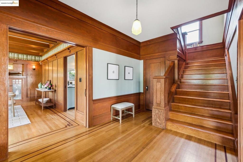 UPPER LAKESHORE - Residential