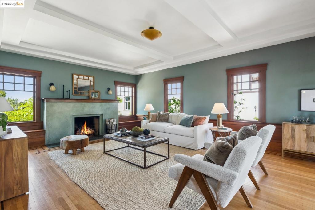 UPPER LAKESHORE - Residential