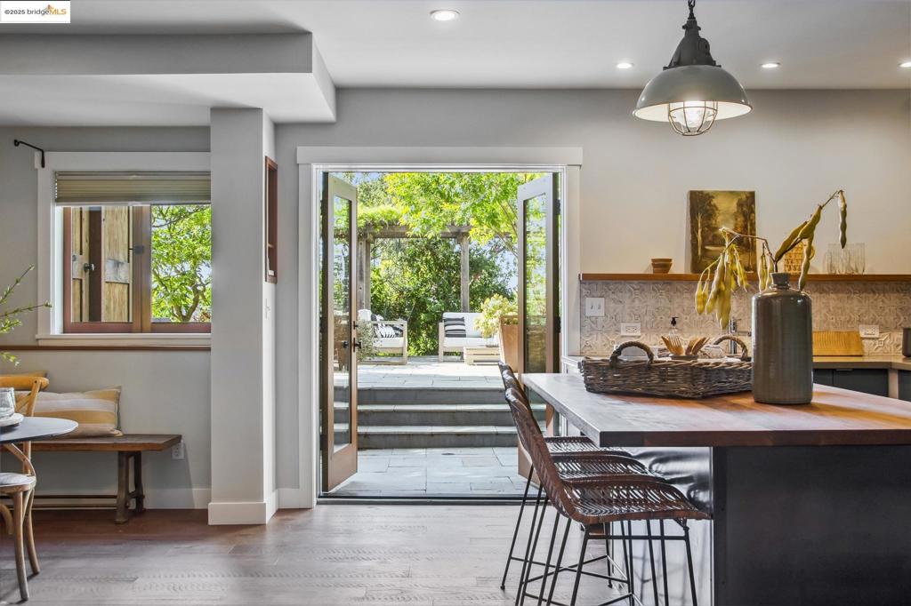 UPPER LAKESHORE - Residential