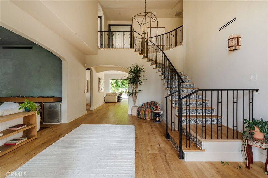Photo of 4620 Morse Avenue, Sherman Oaks, CA 91423 (MLS # SR25254376)