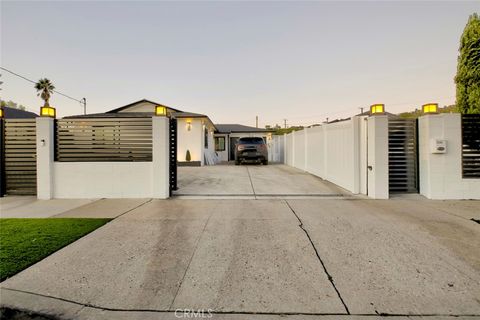 Photo of 10263 Strathern Street, Sun Valley, CA 91352 (MLS # GD26010547)