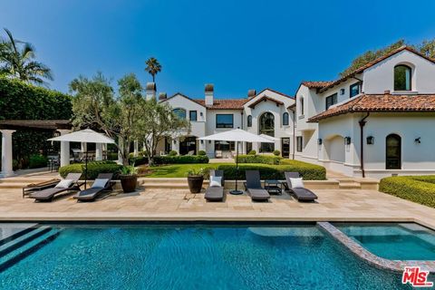 Photo of 2134 La Mesa Drive, Santa Monica, CA 90402 (MLS # 26801951)