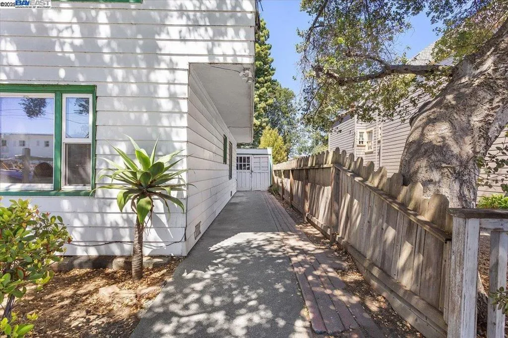 Alameda, California 94501, United States, ,Residential,Active,186942