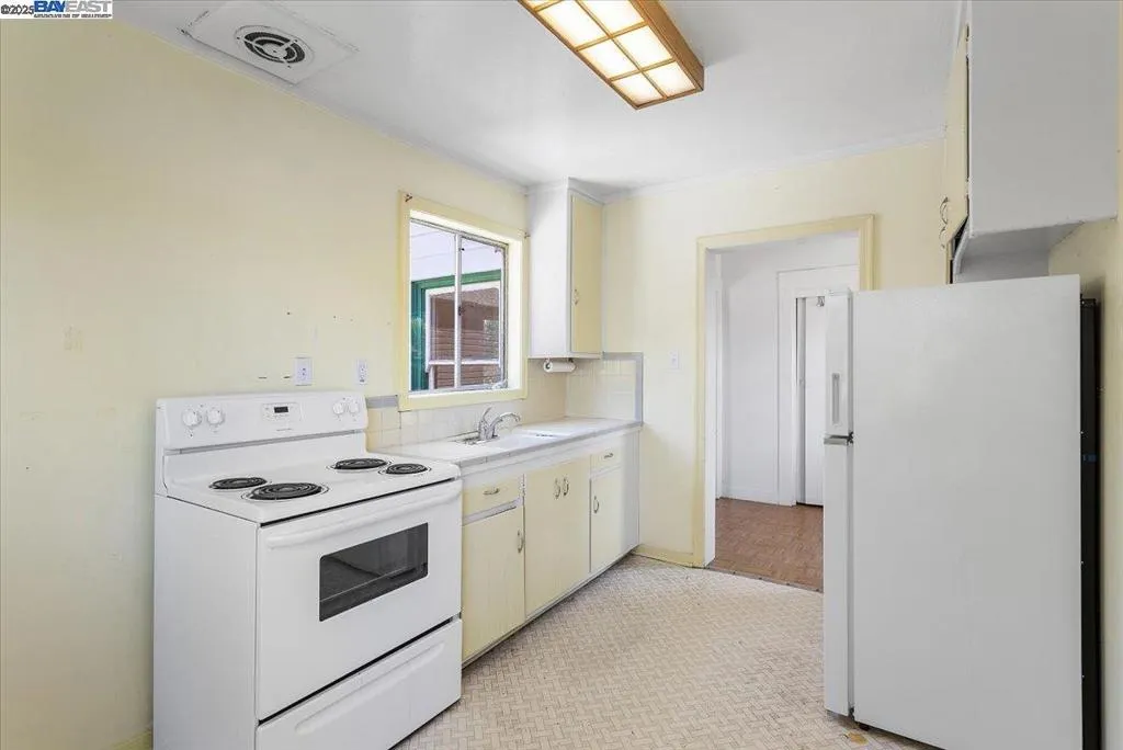 Alameda, California 94501, United States, ,Residential,Active,186942